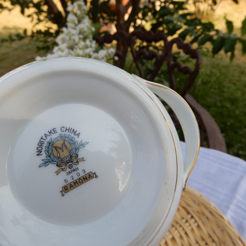 Vintage Floral Sugar Bowl & Lid - Picture 5 of 6
